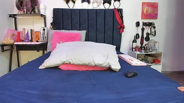 emmily giraldo online show from 11/11/25, 12:44