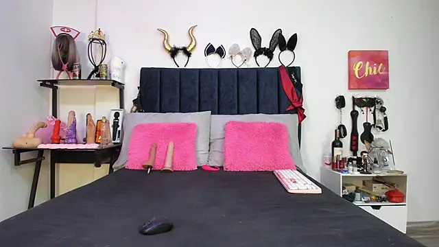 emmily giraldo online show from 10/31/25, 12:57