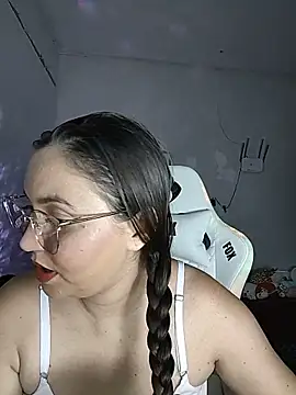 dani123unica online show from 10/28/25, 04:17