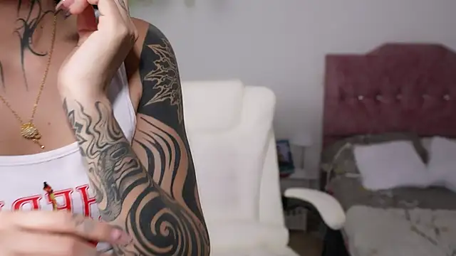 thin princess online show from 10/19/25, 02:14