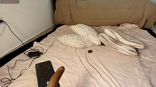 Madeline Dreams online show from 11/26/25, 06:19