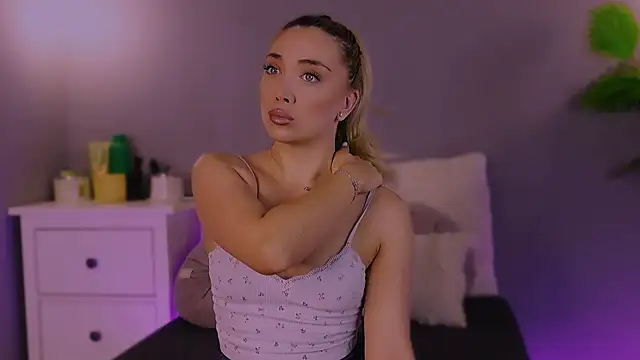 Snapshot of Jessielle chatting on 12/04/25, 04:22 Jessielle online show from 12/04/25, 04:22