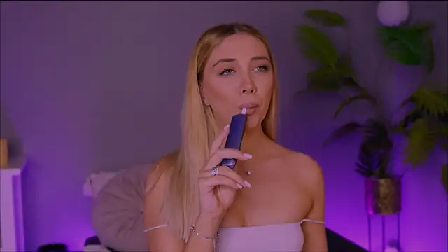 Snapshot of Jessielle chatting on 11/11/25, 02:01 Jessielle online show from 11/11/25, 02:01