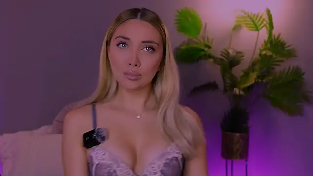 Snapshot of Jessielle chatting on 11/20/25, 08:37 Jessielle online show from 11/20/25, 08:37