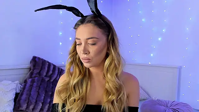 Snapshot of Jessielle chatting on 12/19/24, 11:29 Jessielle online show from 12/19/24, 11:29