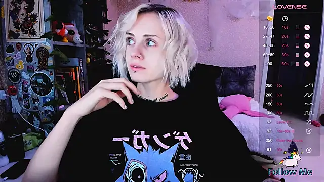 NaniMoore online show from 10/18/25, 08:44