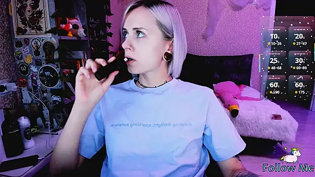 NaniMoore online show from 11/01/25, 08:14