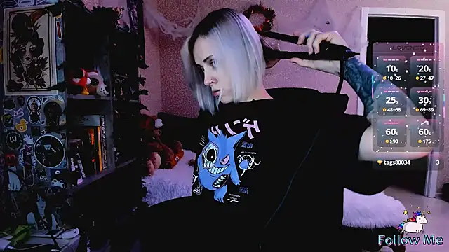 NaniMoore online show from 11/08/25, 09:07