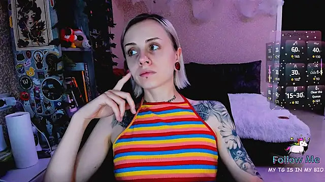 NaniMoore online show from 11/22/25, 09:13