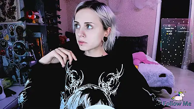 NaniMoore online show from 11/12/25, 08:01