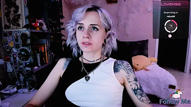 NaniMoore online show from 10/06/25, 09:48