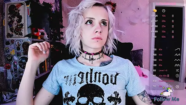 NaniMoore online show from 10/10/25, 08:42