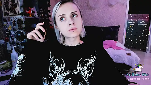 NaniMoore online show from 11/14/25, 09:07