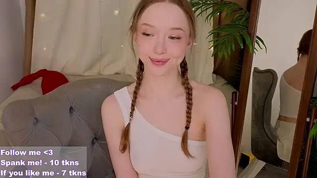 Snapshot of VioletMills chatting on 02/15/25, 11:58 VioletMills online show from 02/15/25, 11:58