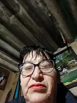 clarita 01 online show from 10/10/25, 10:49