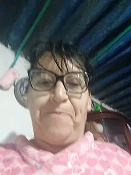 Snapshot of clarita_01 chatting on 05/04/26, 10:18 clarita 01 online show from 05/04/26, 10:18