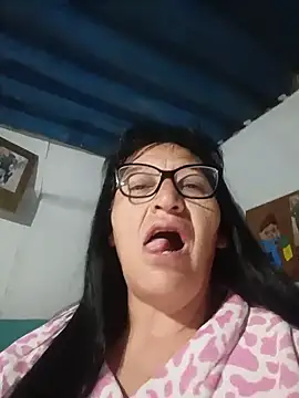 Snapshot of clarita_01 chatting on 06/11/26, 10:12 clarita 01 online show from 06/11/26, 10:12