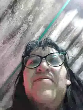 clarita 01 online show from 10/31/25, 10:56