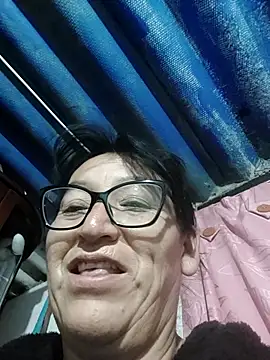 Snapshot of clarita_01 chatting on 05/09/26, 01:53 clarita 01 online show from 05/09/26, 01:53