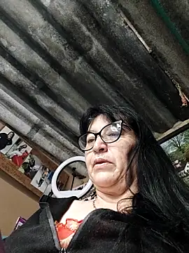 clarita 01 online show from 11/10/25, 11:37