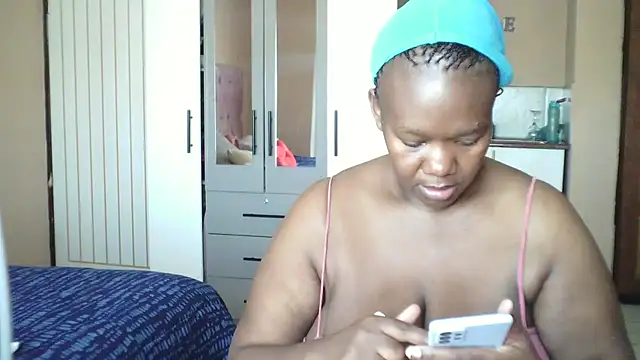 XXXGIANTBOOBS online show from 09/17/25, 08:16