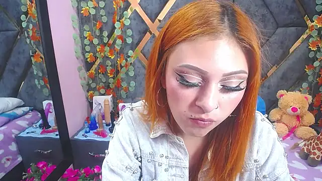 Snapshot of Emmily_Walker chatting on 01/28/25, 02:43 Emmily Walker online show from 01/28/25, 02:43