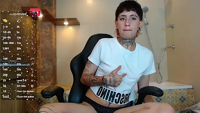 Snapshot of Ethan_lennox chatting on 10/30/25, 03:20 Ethan lennox online show from 10/30/25, 03:20