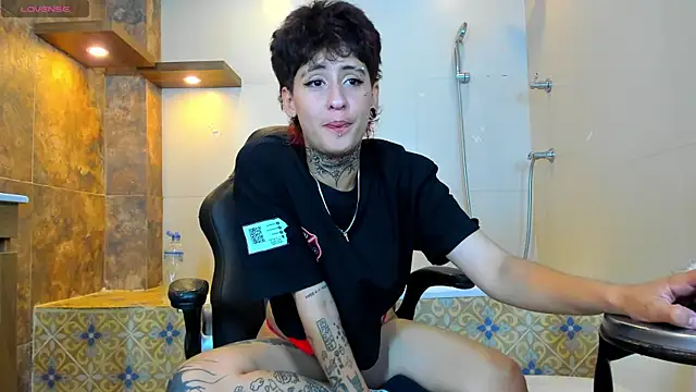 Snapshot of Ethan_lennox chatting on 10/21/25, 03:33 Ethan lennox online show from 10/21/25, 03:33