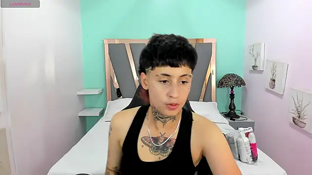 Snapshot of Ethan_lennox chatting on 10/31/25, 02:46 Ethan lennox online show from 10/31/25, 02:46