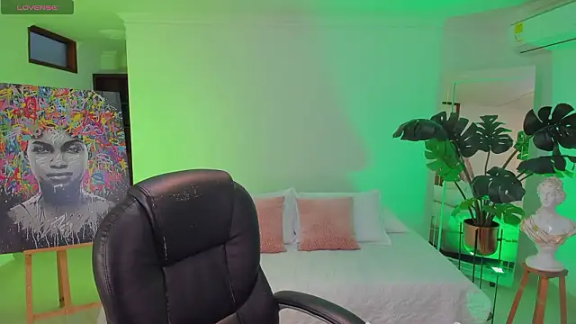 JANYLOVE   online show from 03/17/26, 10:51