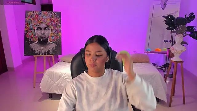 JANYLOVE   online show from 11/15/25, 10:52