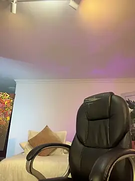 JANYLOVE   online show from 05/13/26, 11:06