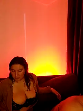 kitty 84 online show from 12/18/25, 03:22