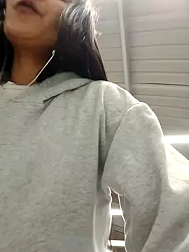Snapshot of _vaness chatting on 05/15/26, 06:11 vaness online show from 05/15/26, 06:11