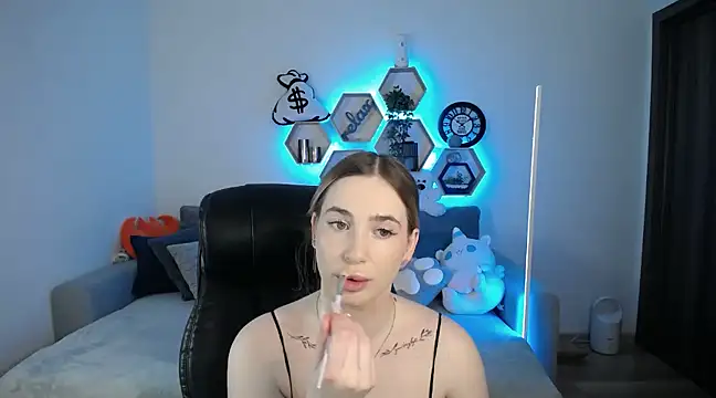 Snapshot of SabrinViolet chatting on 03/11/25, 09:13 SabrinViolet online show from 03/11/25, 09:13