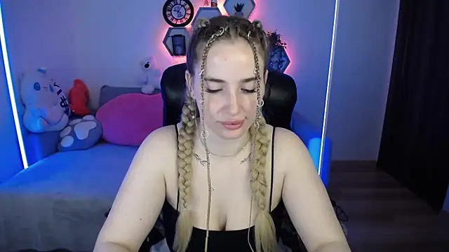 Snapshot of SabrinViolet chatting on 05/16/26, 08:13 SabrinViolet online show from 05/16/26, 08:13