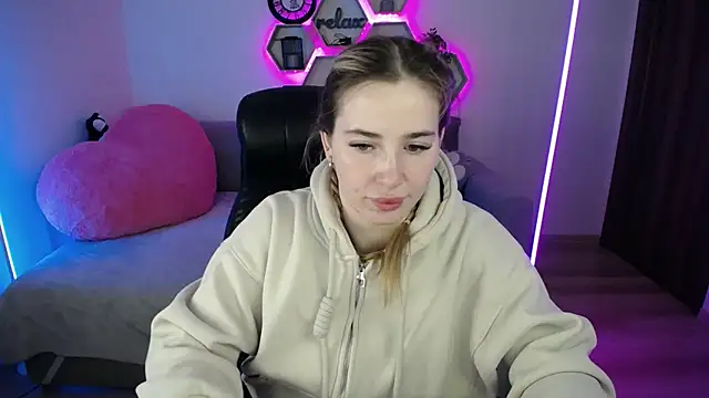 Snapshot of SabrinViolet chatting on 02/04/26, 09:04 SabrinViolet online show from 02/04/26, 09:04