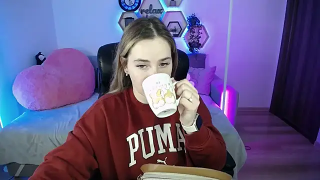 Snapshot of SabrinViolet chatting on 02/06/26, 09:05 SabrinViolet online show from 02/06/26, 09:05