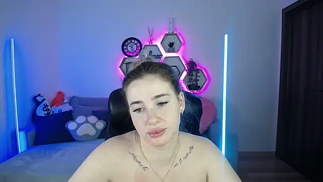 Snapshot of SabrinViolet chatting on 09/23/25, 08:10 SabrinViolet online show from 09/23/25, 08:10