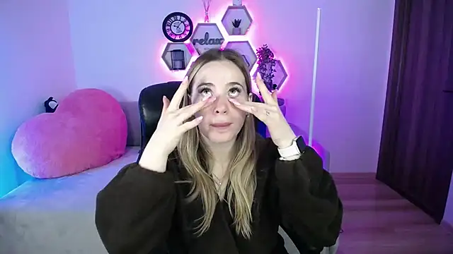 Snapshot of SabrinViolet chatting on 02/11/26, 09:09 SabrinViolet online show from 02/11/26, 09:09