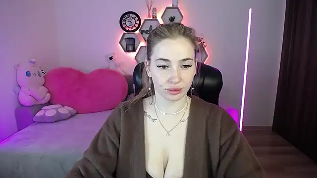 Snapshot of SabrinViolet chatting on 04/18/26, 08:05 SabrinViolet online show from 04/18/26, 08:05