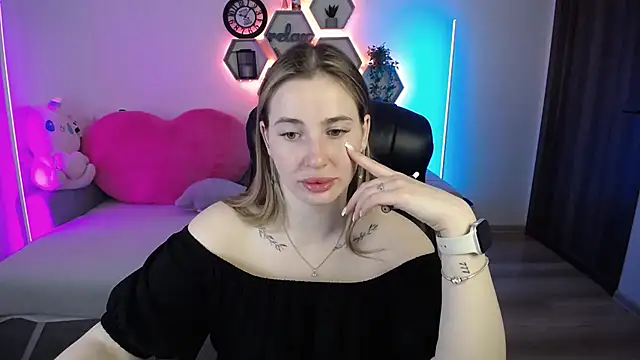 Snapshot of SabrinViolet chatting on 06/20/26, 08:08 SabrinViolet online show from 06/20/26, 08:08