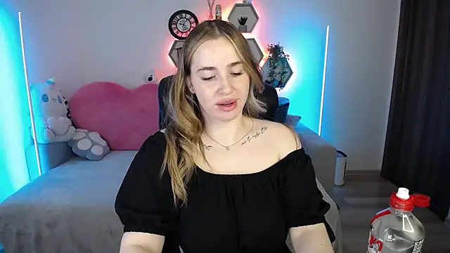 Snapshot of SabrinViolet chatting on 05/23/26, 08:13 SabrinViolet online show from 05/23/26, 08:13