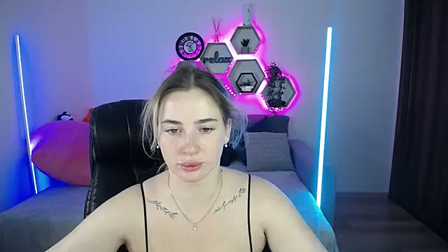 Snapshot of SabrinViolet chatting on 10/08/25, 08:05 SabrinViolet online show from 10/08/25, 08:05
