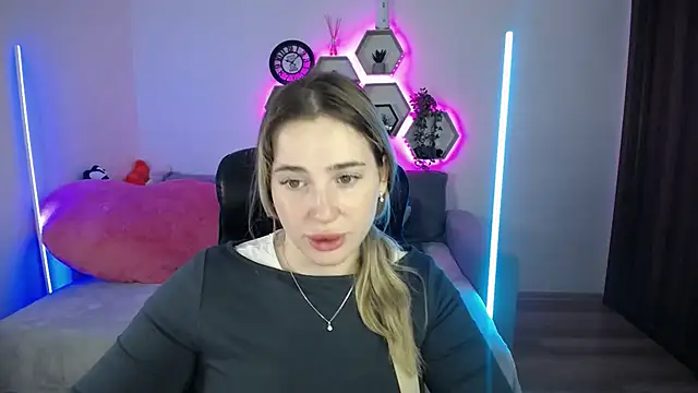 Snapshot of SabrinViolet chatting on 10/07/25, 08:15 SabrinViolet online show from 10/07/25, 08:15