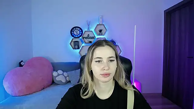 Snapshot of SabrinViolet chatting on 02/15/26, 09:08 SabrinViolet online show from 02/15/26, 09:08