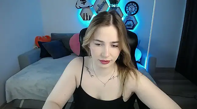 Snapshot of SabrinViolet chatting on 03/14/25, 09:14 SabrinViolet online show from 03/14/25, 09:14