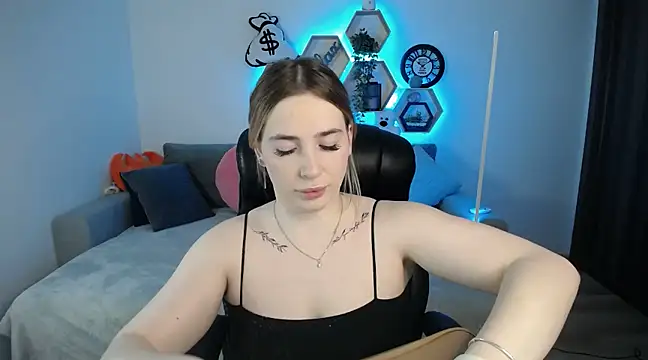 Snapshot of SabrinViolet chatting on 03/22/25, 09:13 SabrinViolet online show from 03/22/25, 09:13