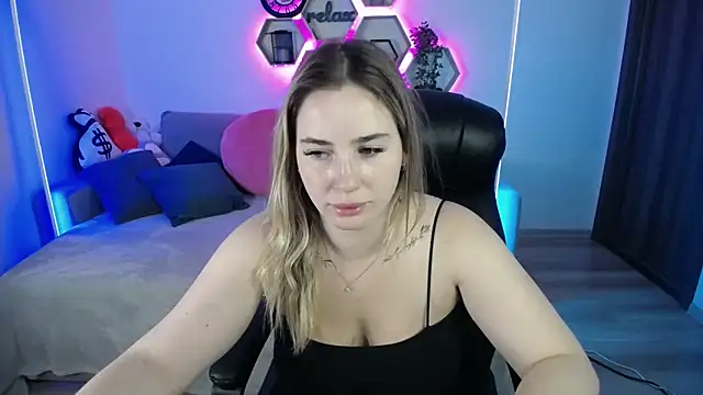 Snapshot of SabrinViolet chatting on 09/10/25, 08:02 SabrinViolet online show from 09/10/25, 08:02