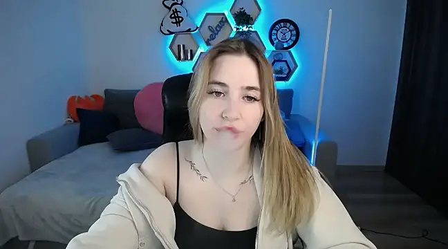 Snapshot of SabrinViolet chatting on 03/18/25, 09:12 SabrinViolet online show from 03/18/25, 09:12